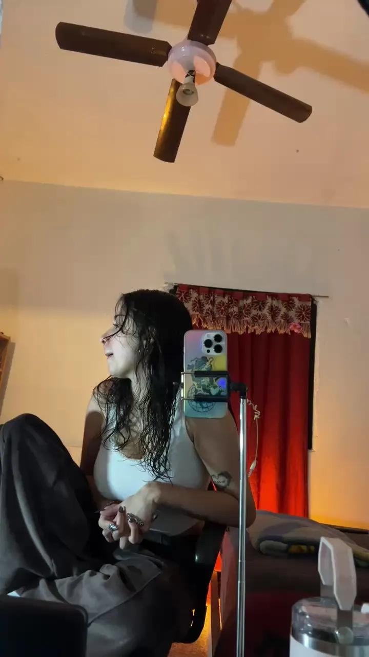 Mmaai on Cam4 