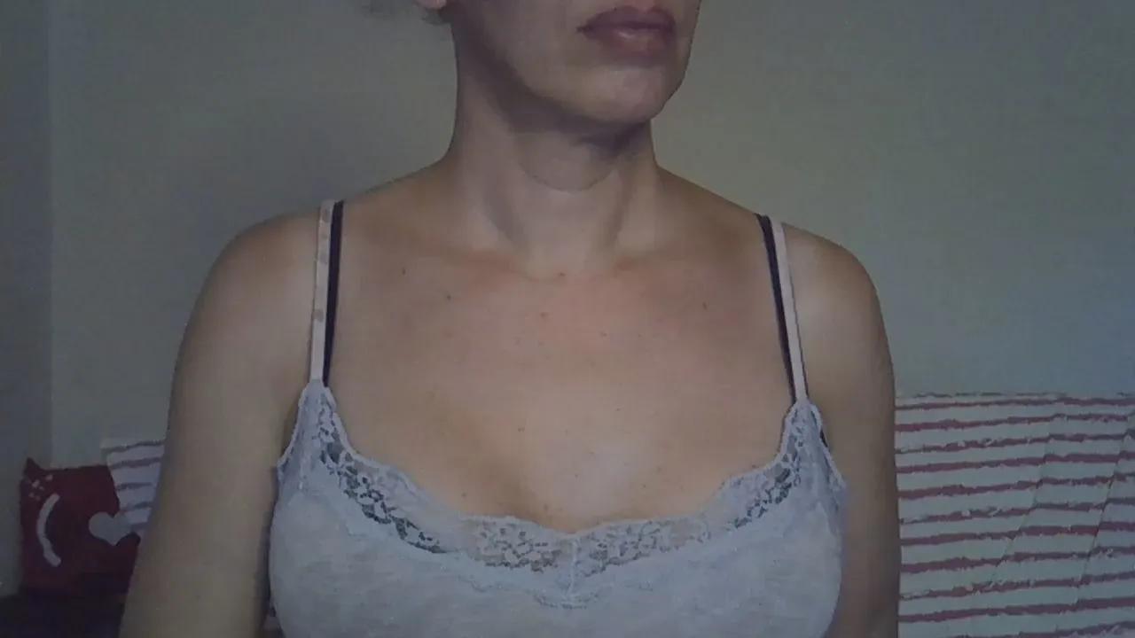 Offline naughtyxana on Cam4