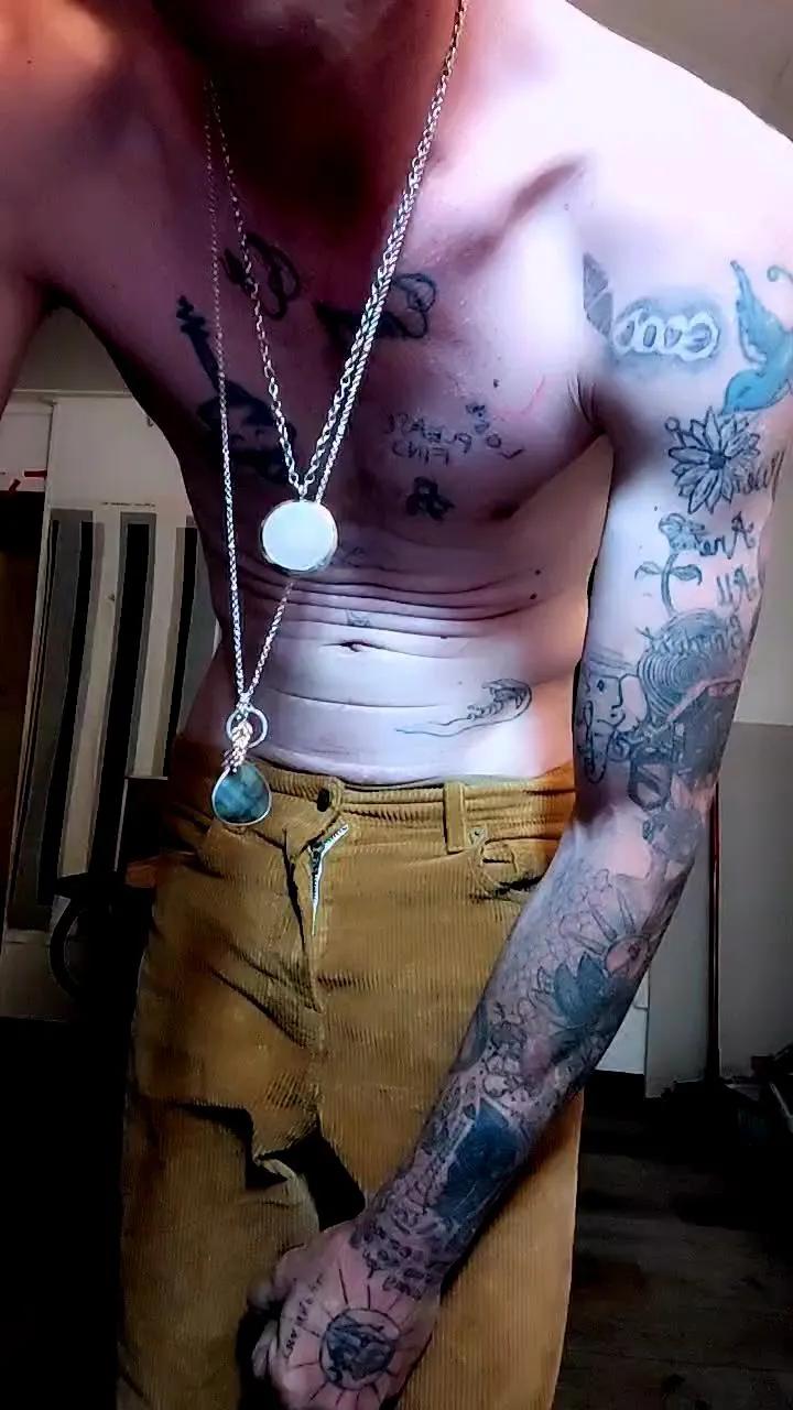 Offline Needtopleaseu on Cam4