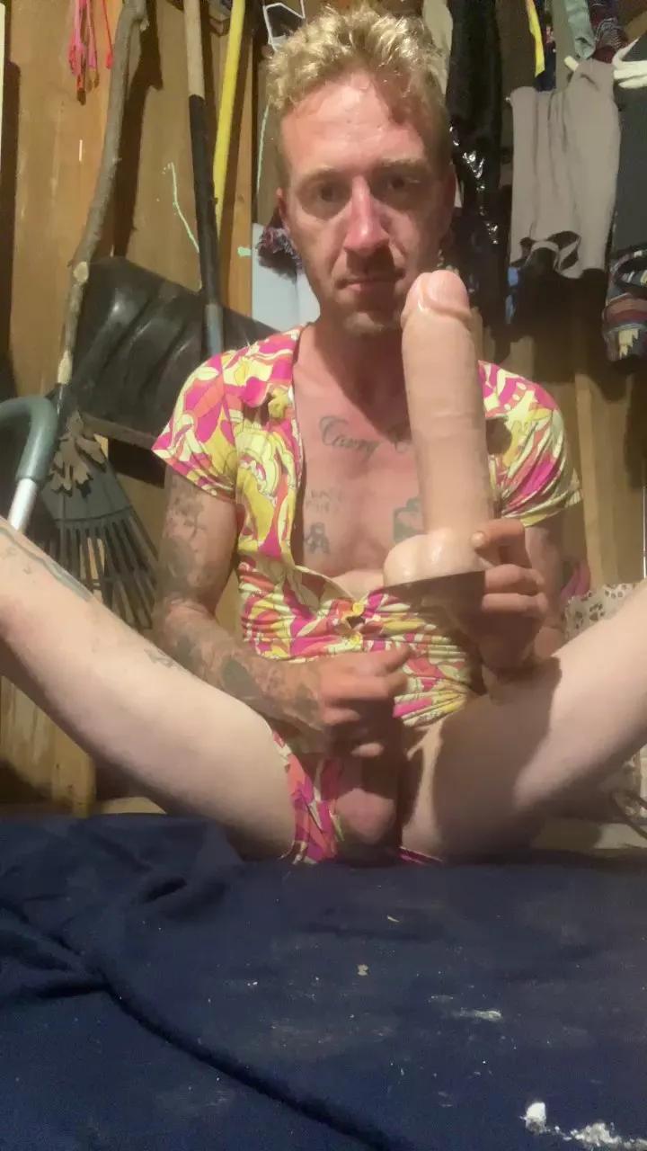 Offline Needtopleaseu on Cam4