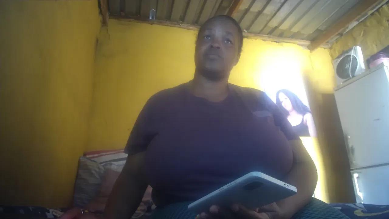 Offline Neliswa on Cam4