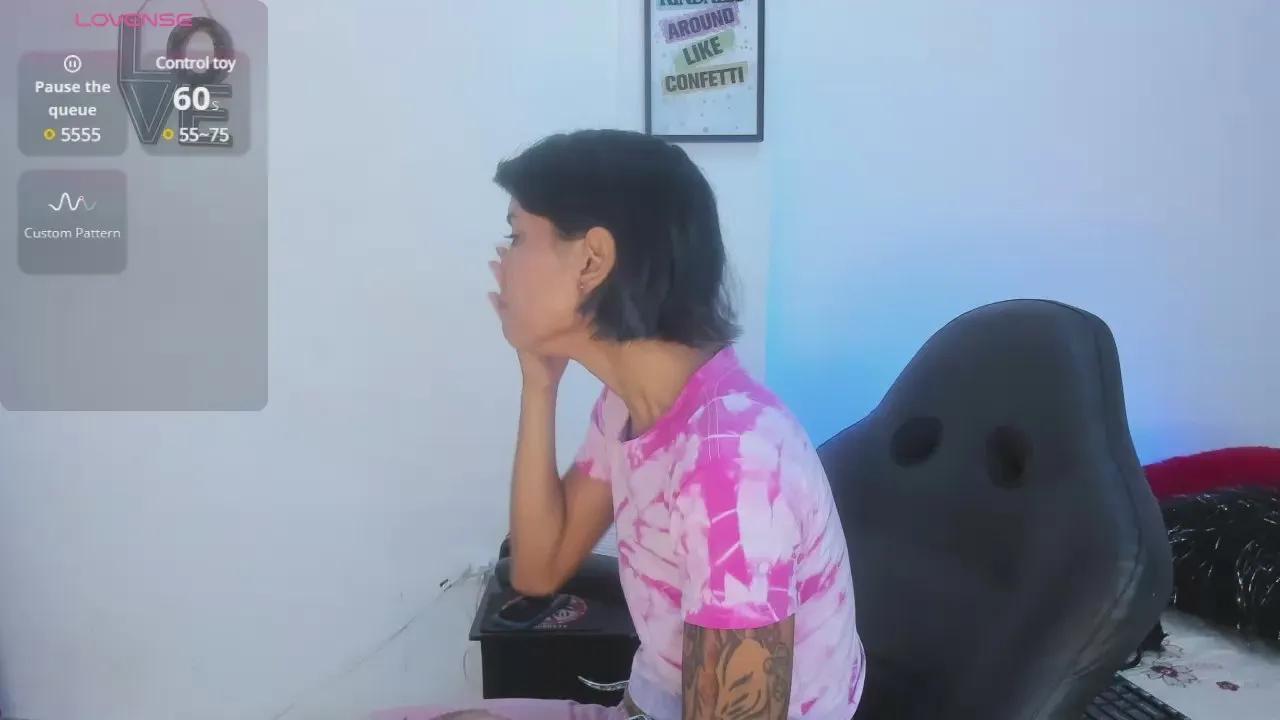 Freechat orianaasaenz on Cam4