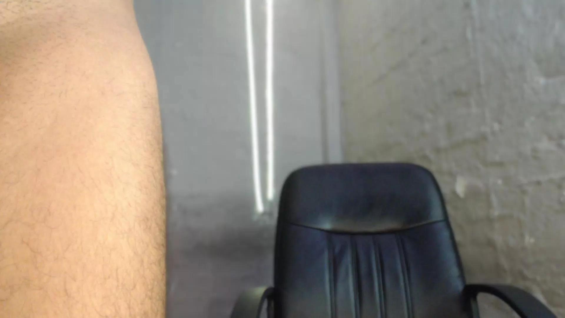 Offline peneenorme83 on Cam4