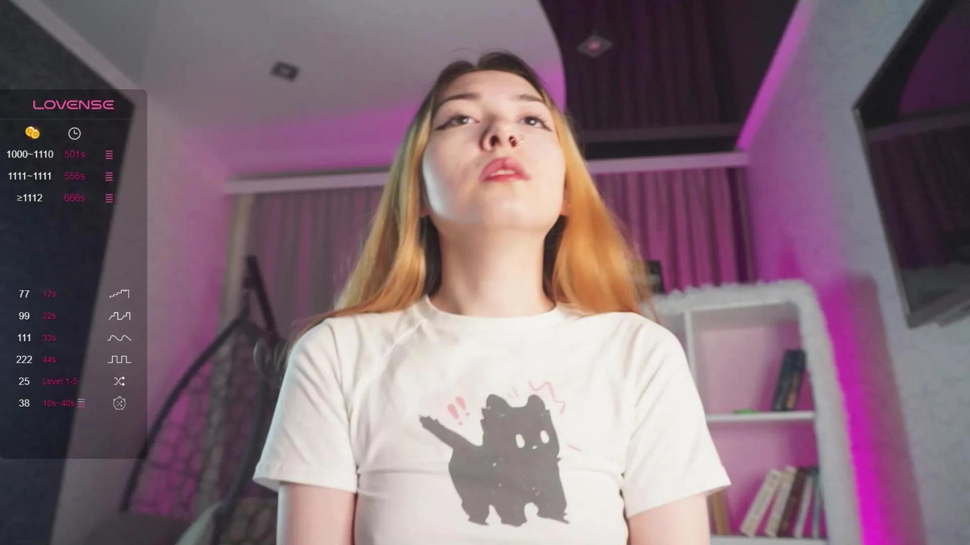 Pussy_Pikmi on Cam4 