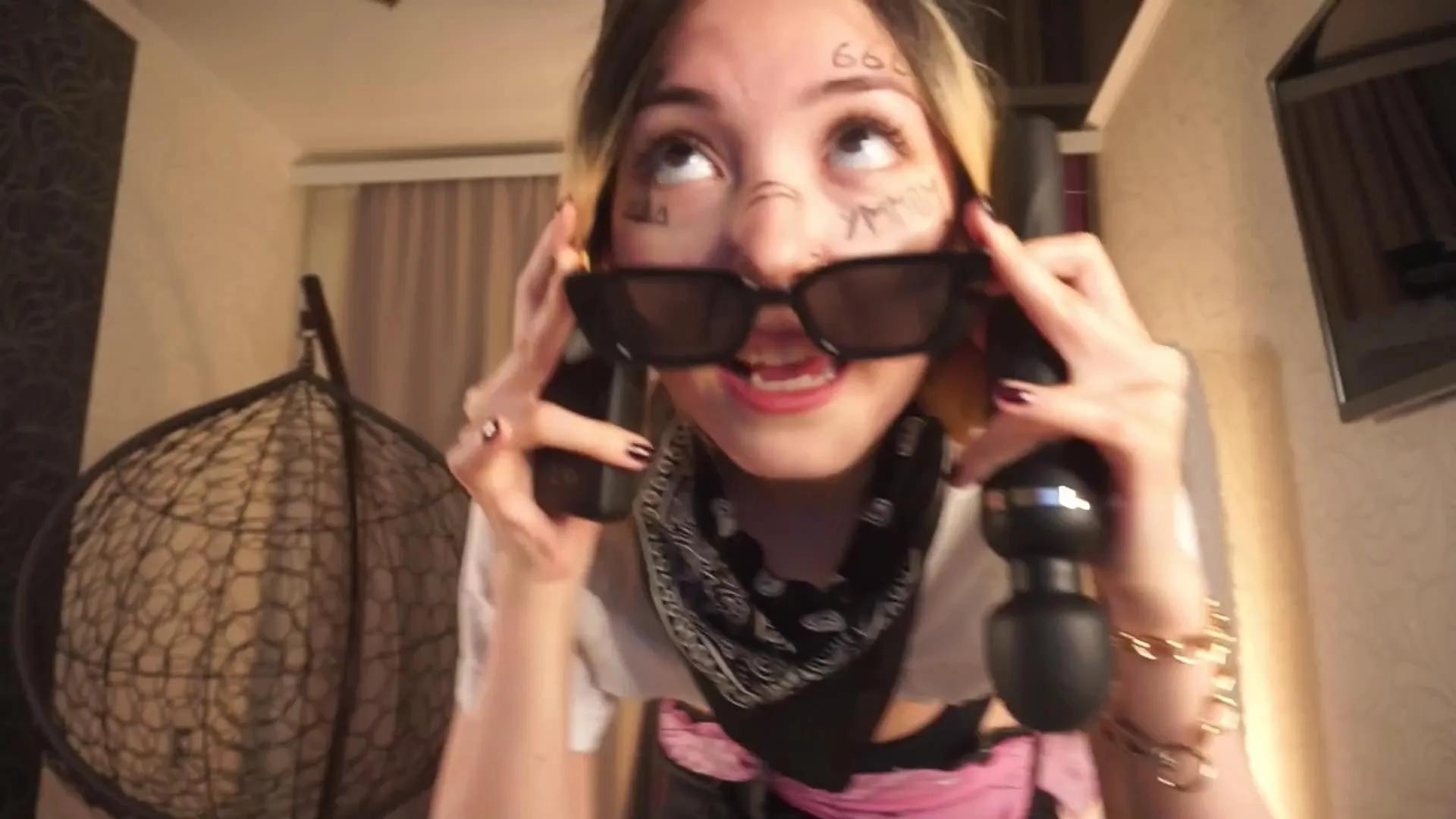 Pussy_Pikmi on Cam4 