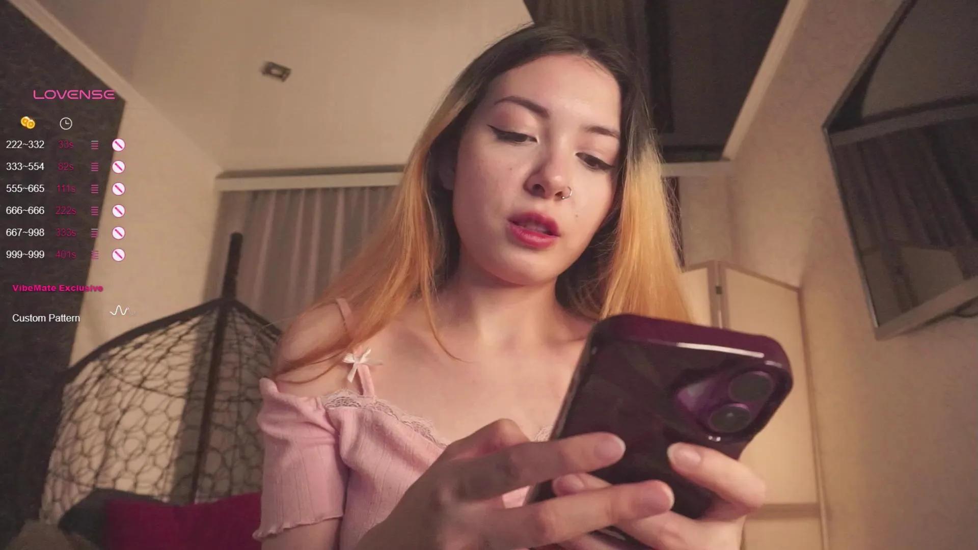 Pussy_Pikmi on Cam4 
