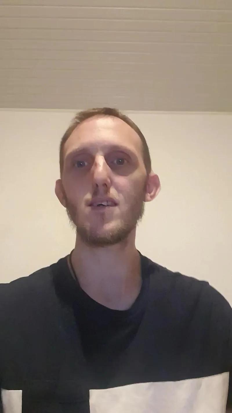 Offline R000000009 on Cam4