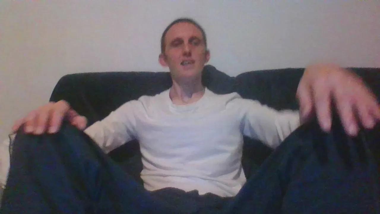 Offline R000000009 on Cam4