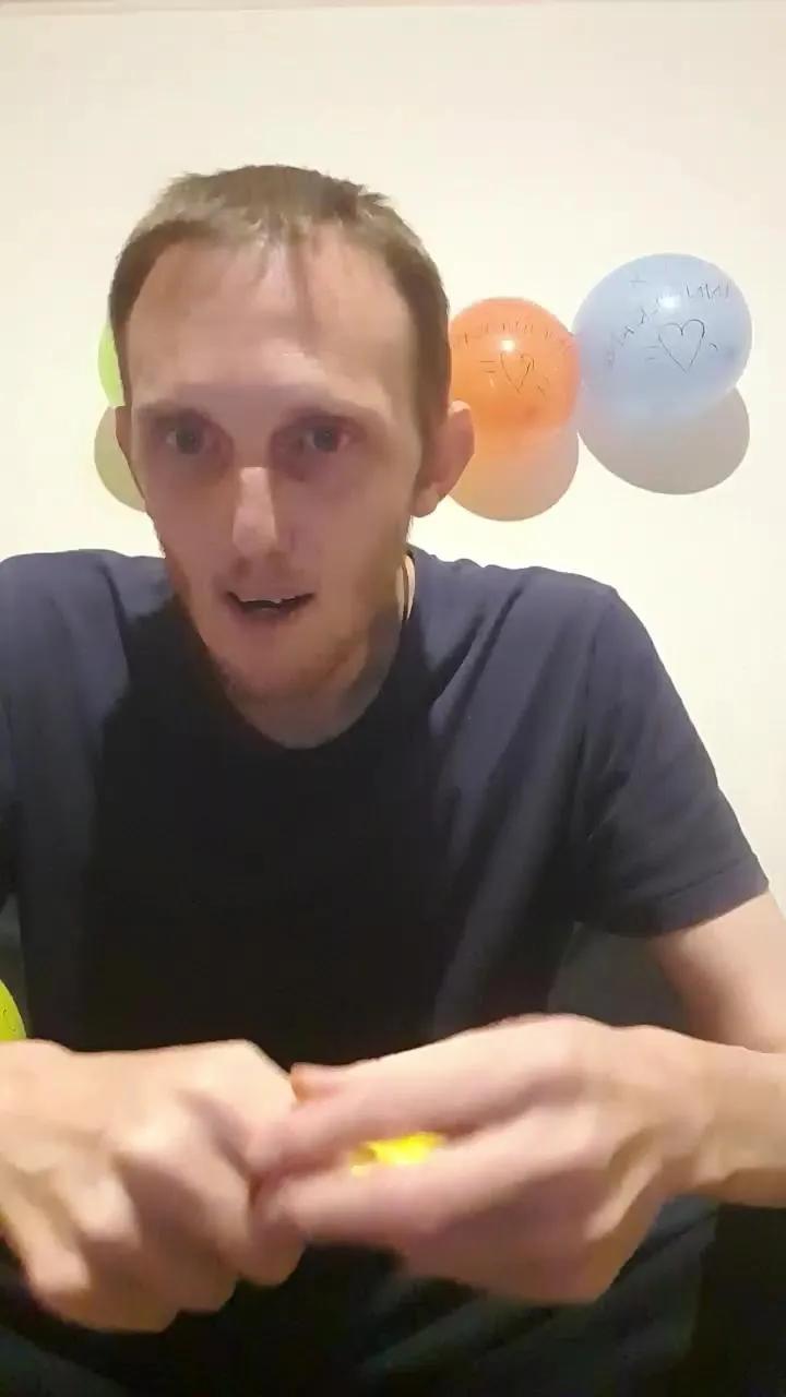 Offline R000000009 on Cam4