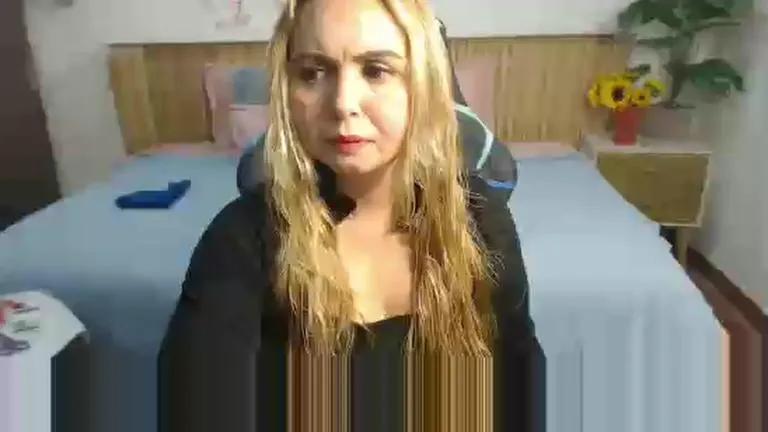 Offline Rose_meyer on Cam4