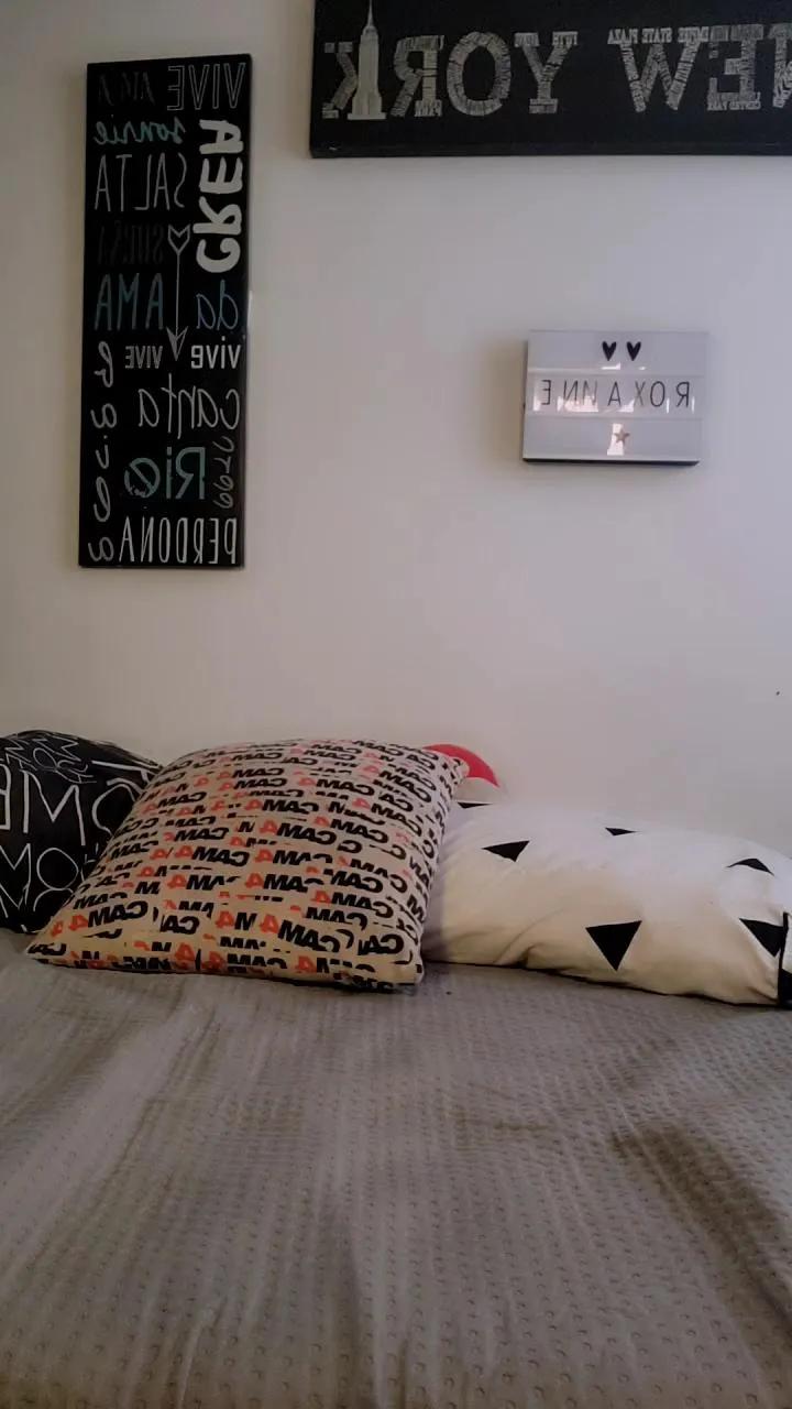 Offline Roxannepiggy on Cam4