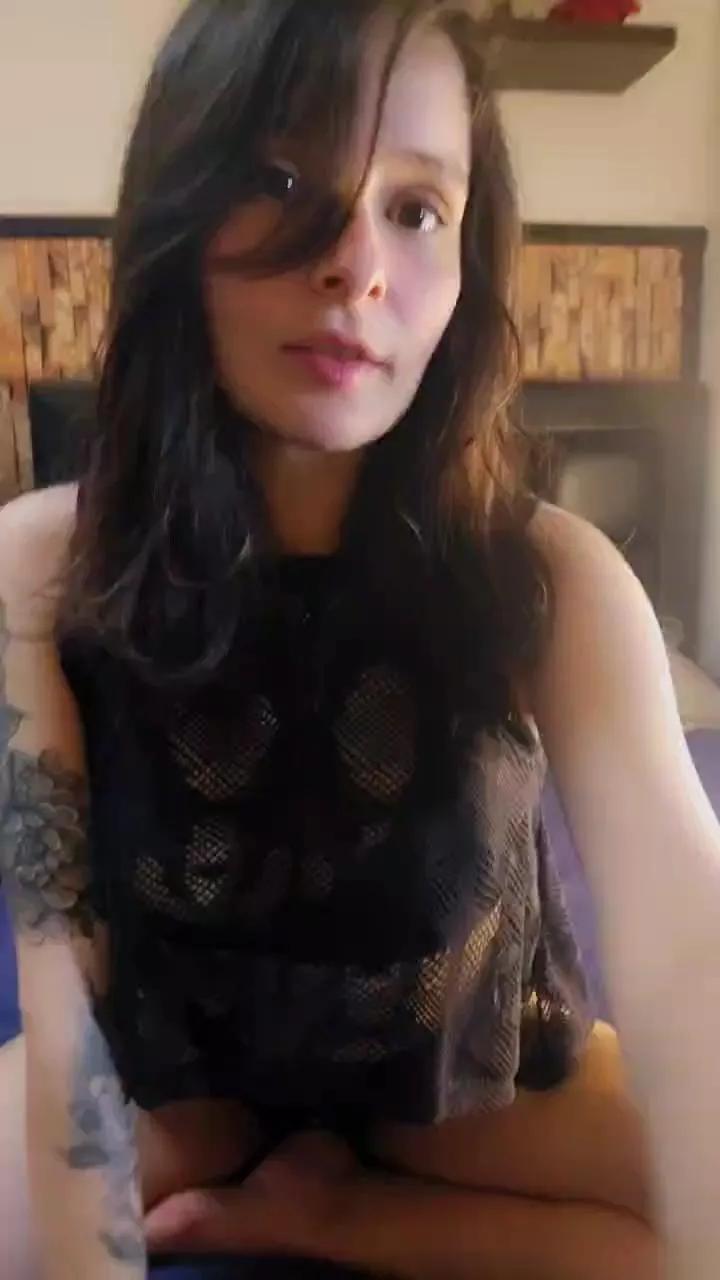 Offline Roxannepiggy on Cam4