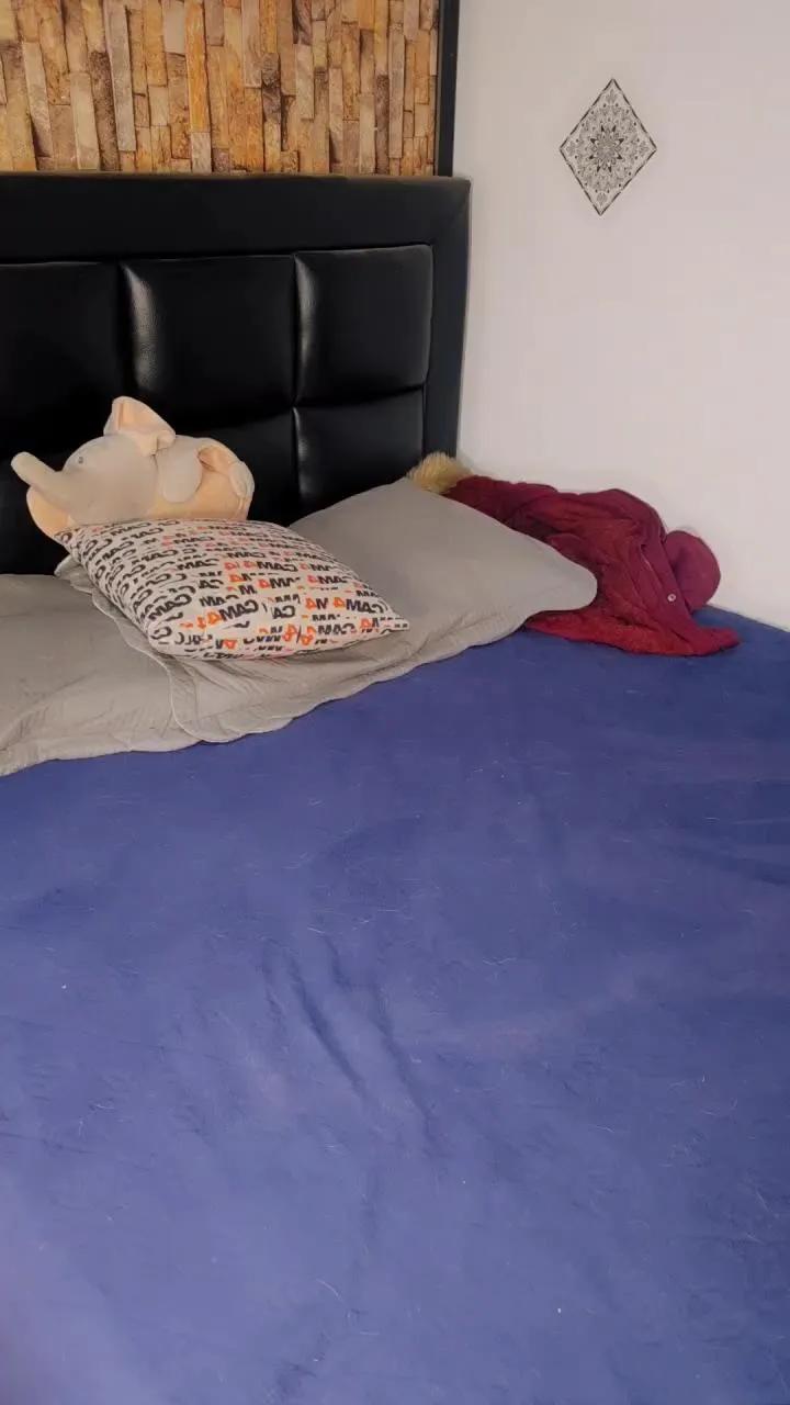 Offline Roxannepiggy on Cam4