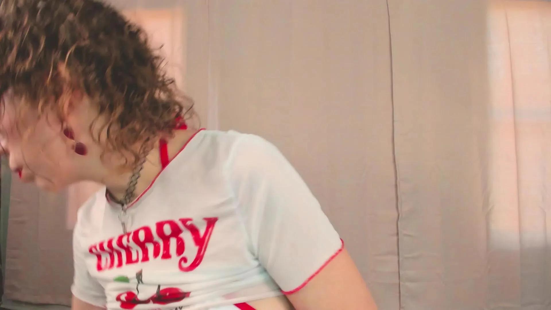 Offline SaraDesireXO on Cam4
