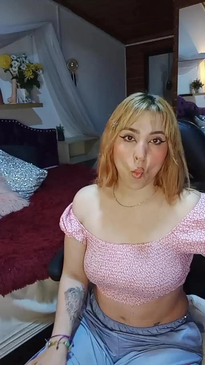 Freechat sofhialyhh on Cam4