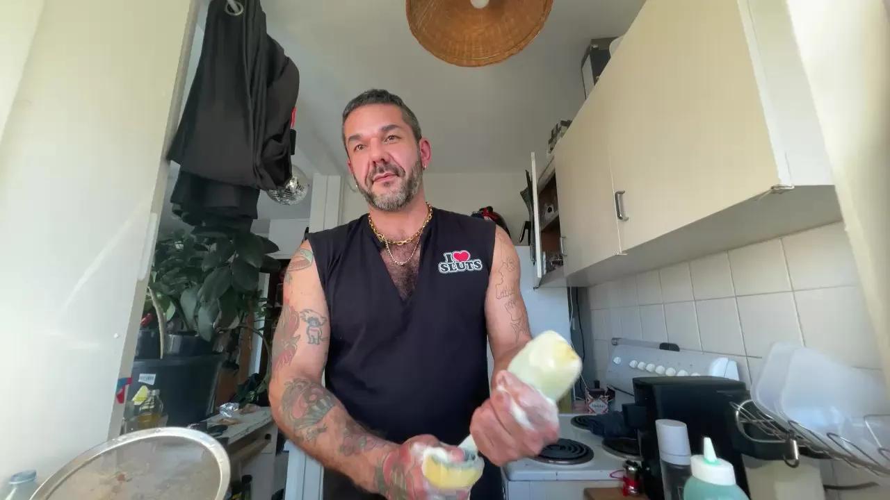 Offline sydneysucker on Cam4