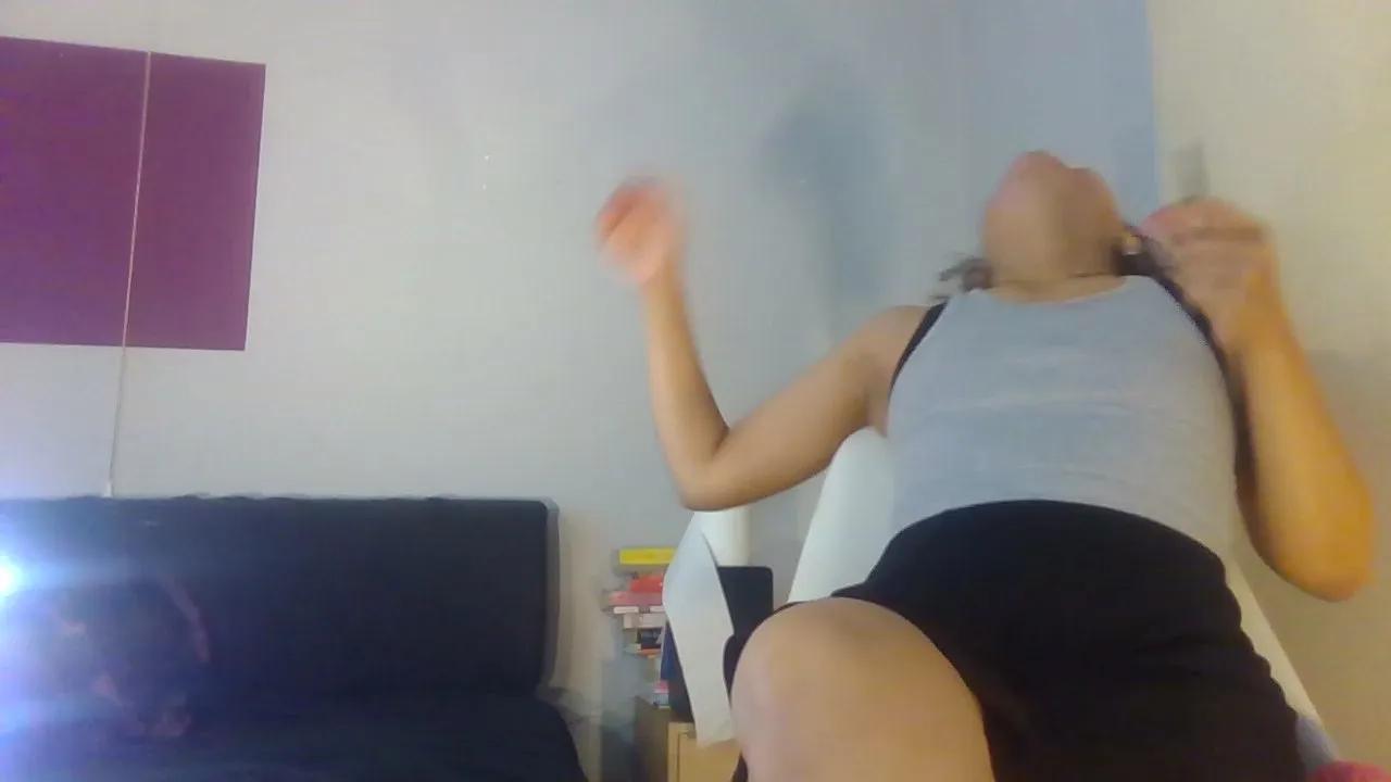 Freechat Tikie4u on Cam4