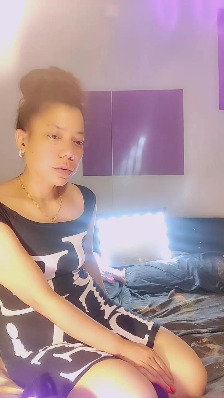 Freechat Tikie4u on Cam4