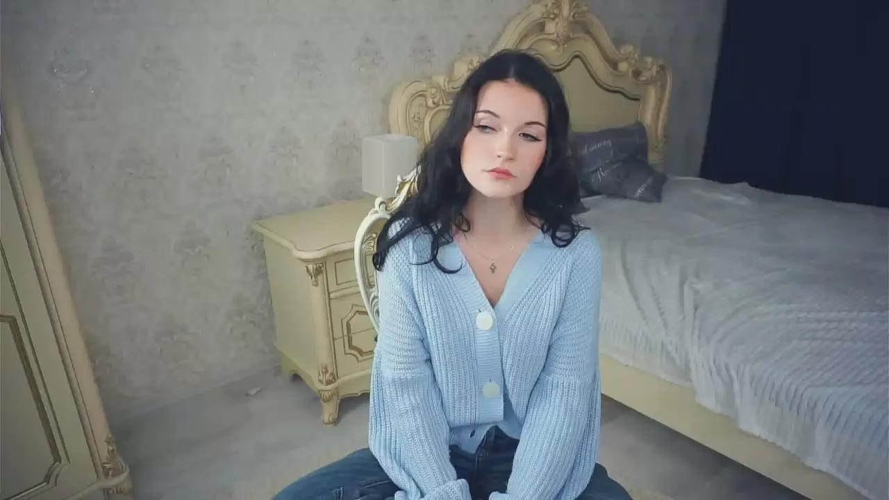 Offline UrsulaElawar on Cam4
