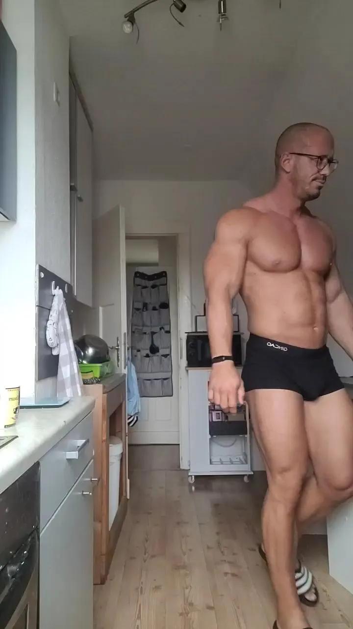 yumyum18 on Cam4 