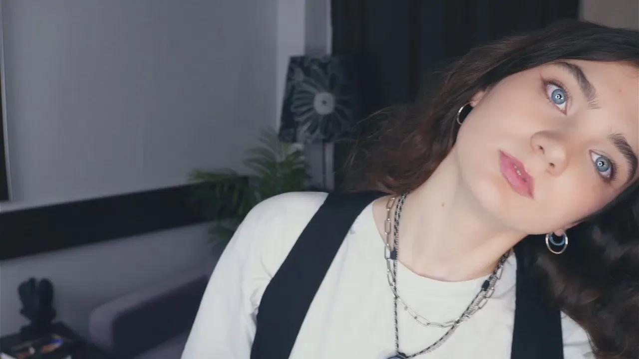 YuonneChaille on Cam4