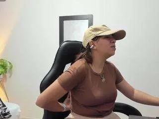 alma-fenix on CamSoda 