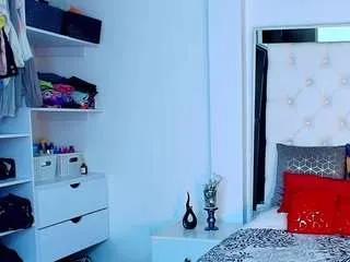 Offline anielli69hot on CamSoda