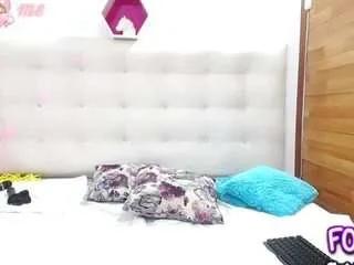bigbooty-mommy on CamSoda 