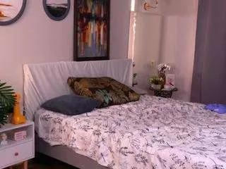 cheekie-breekie on CamSoda 