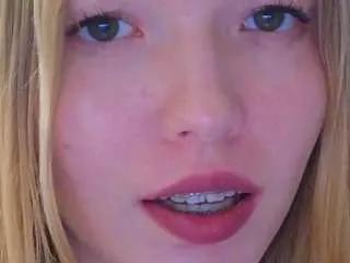 Offline emilyluv on CamSoda