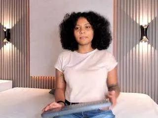 emmaazc on CamSoda 