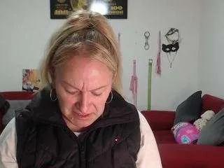emperatrizmessy on CamSoda 
