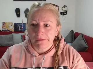 emperatrizmessy on CamSoda 