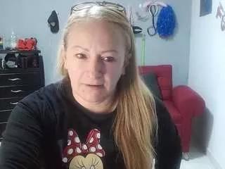 emperatrizmessy on CamSoda 