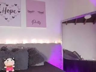 Offline emycross on CamSoda