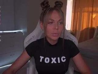 Offline evelina-fox on CamSoda