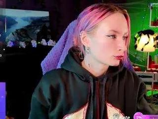 Offline helen-carter on CamSoda