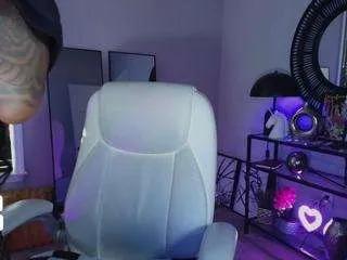 Offline iamtattedqueen on CamSoda