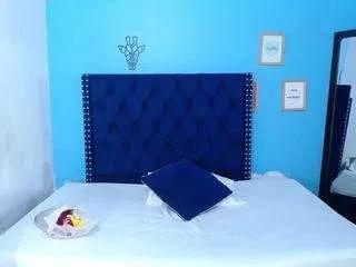 kinky-redhead18 on CamSoda 