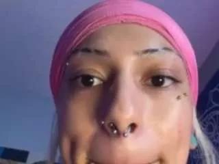 Freechat kittytoezzz on CamSoda
