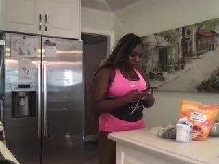 kkitty-kat on CamSoda 