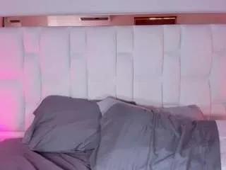 layla-golden on CamSoda 