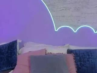 lilou-albrecht on CamSoda 