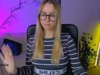 Freechat lina-fox12 on CamSoda