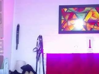 Offline louisenails on CamSoda