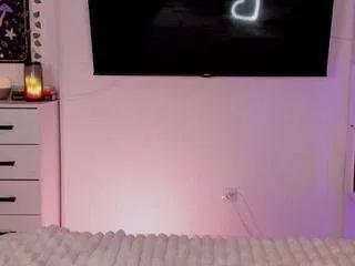 Freechat lovejulie on CamSoda