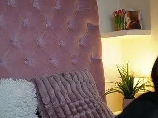 Offline maiamini on CamSoda