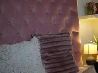 Offline maiamini on CamSoda