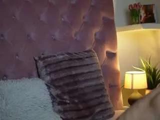 Offline maiamini on CamSoda