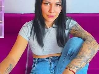 Offline miiakittyy on CamSoda
